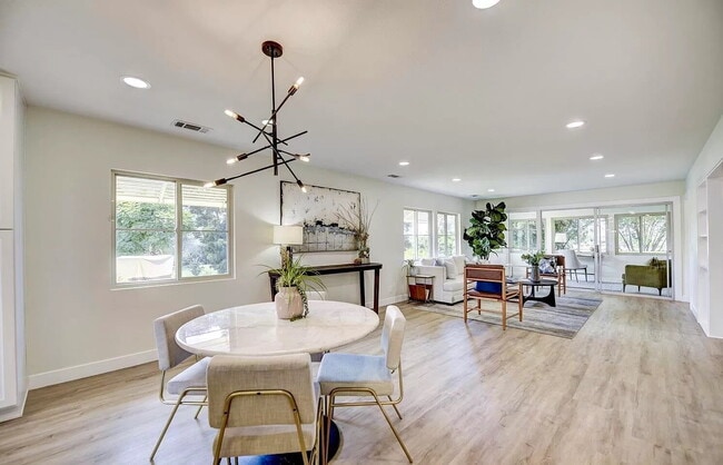 Building Photo - "Charming 1-Bed Retreat with Hardwood Floo...