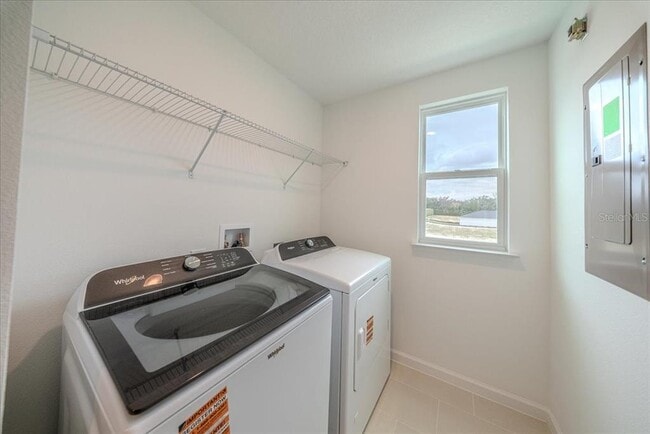 Building Photo - 1895 Pinecliff Dr