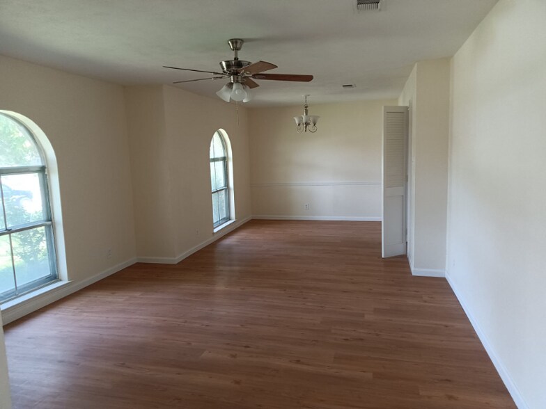 Building Photo - 2412 Kimberly Ln