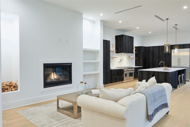 Building Photo - 8926 Croes Dr