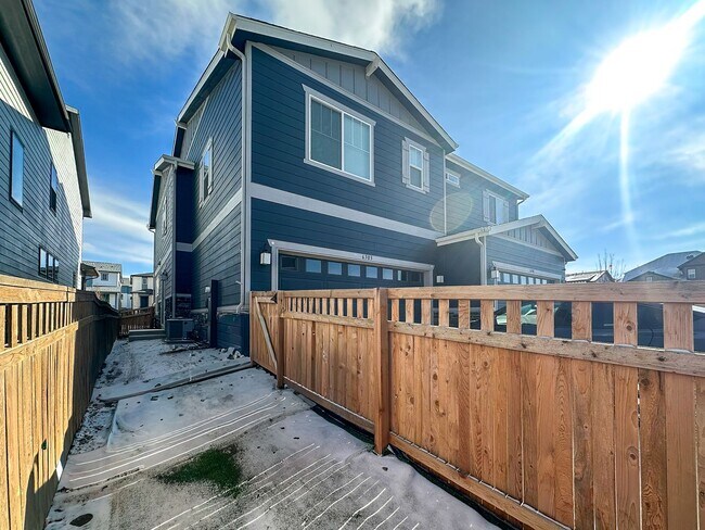 Building Photo - Painted Prairie 3bd 2.5ba paired house by DIA!