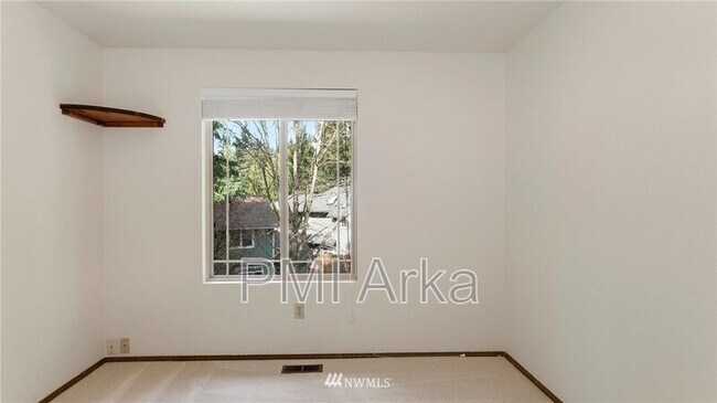 Building Photo - 23960 SE 42nd Pl