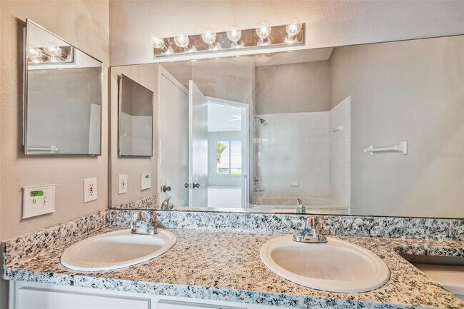 Building Photo - 6355 Bayside Key Dr