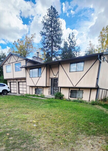 Building Photo - 3912 E Hartson Ave