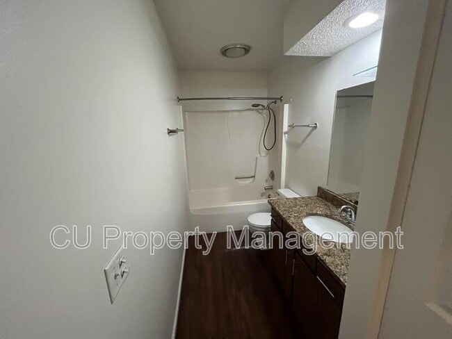 Building Photo - 922 Kara Dr