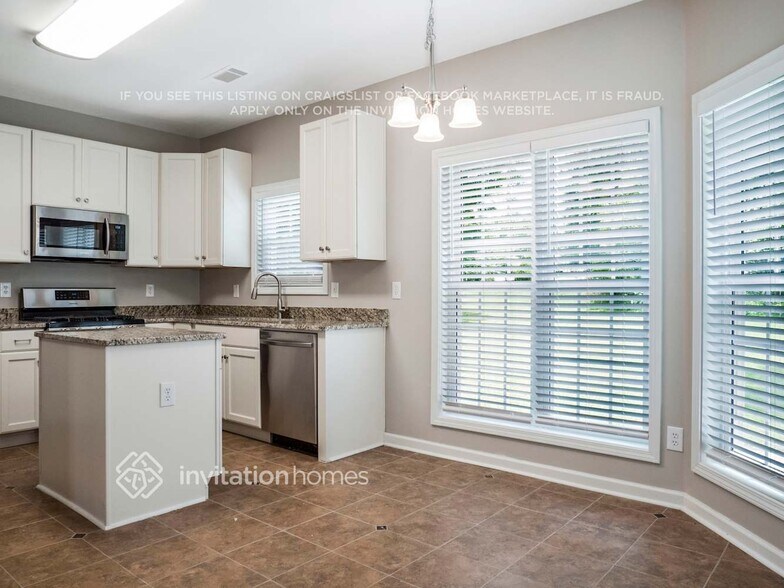 Building Photo - 1119 E Shoreview Rd