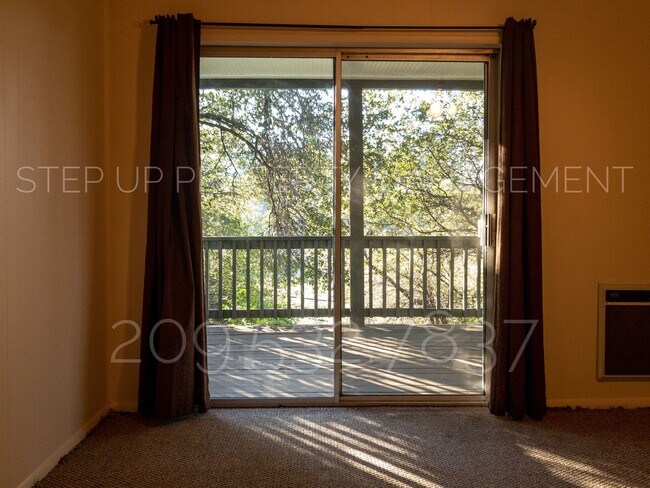 Building Photo - Outstanding 3 Bed 2 Bath near Downtown Son...