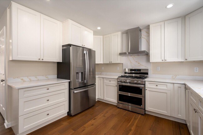 Building Photo - 2942 S Haven Dr