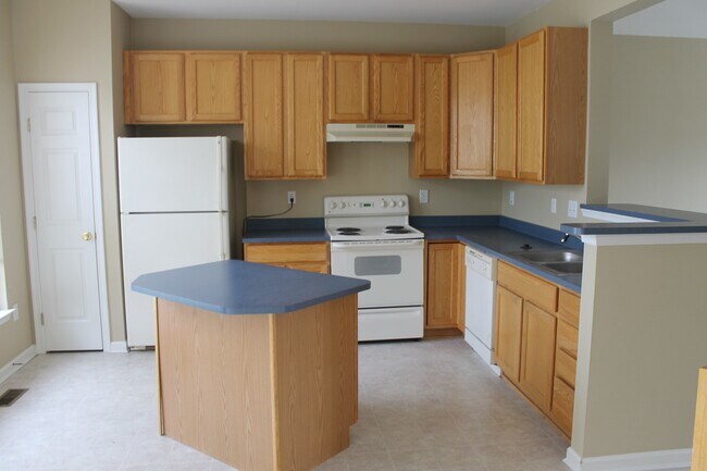 Building Photo - Spacious Townhome in Spring Garden Township