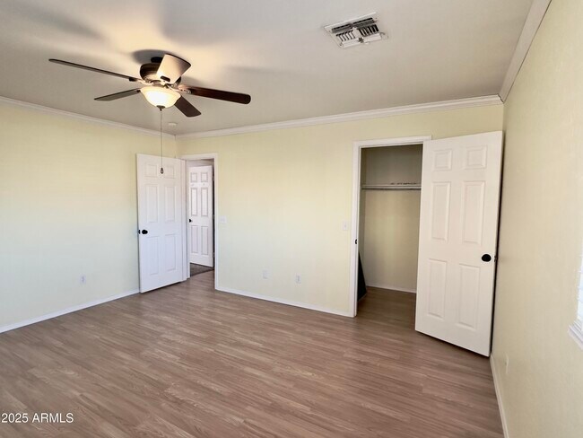Building Photo - 3435 E Longhorn Dr