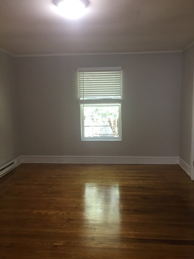 Building Photo - 2 Bed, 1 Bath Home Available in Woodruff