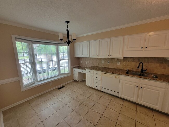Building Photo - 2 Bedroom 3.5 Bathroom Town home located in the Oak Ridge Meadows Neighborhood