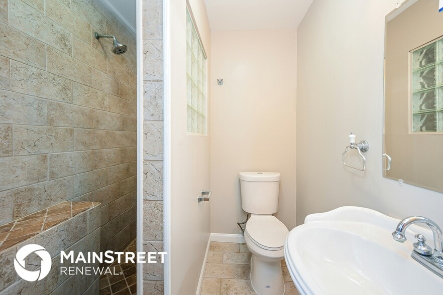 Building Photo - 3750 28th Ave N