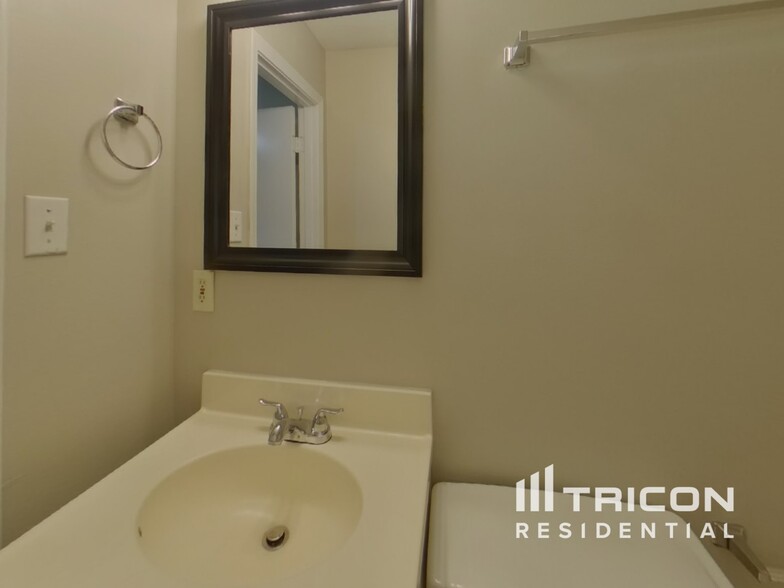 Building Photo - 5535 Crestland Ct