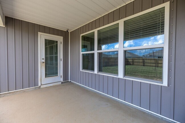 Building Photo - Beautiful 4-bedroom, 2-bath in a Foley neighborhood!