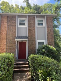 Building Photo - Upgraded 2BR/1.5BA Townhouse Apartment Con...