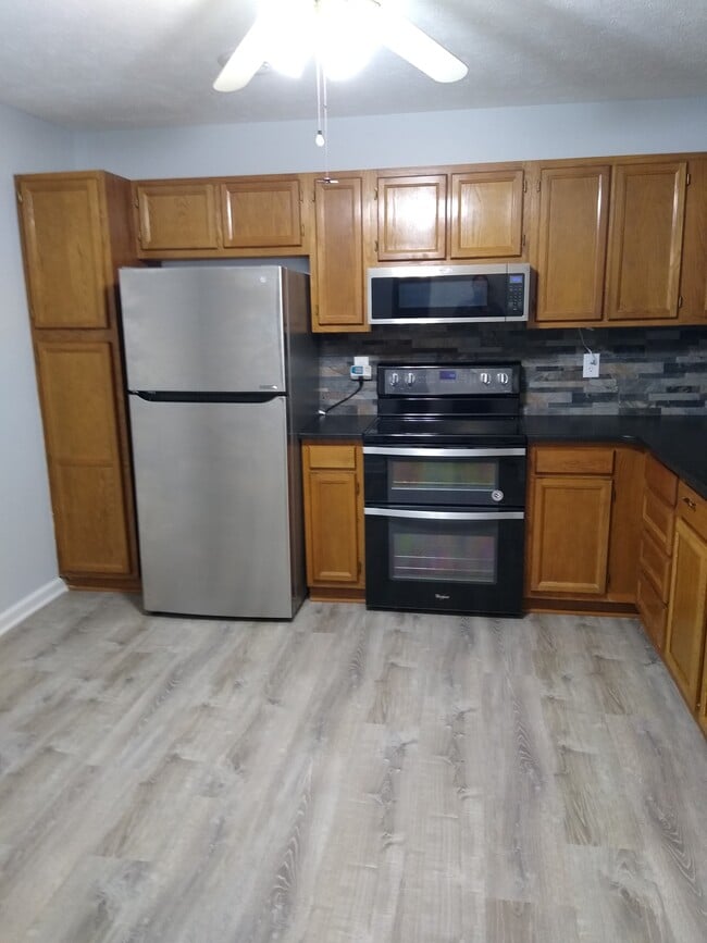 Building Photo - 103 Pinewood Dr