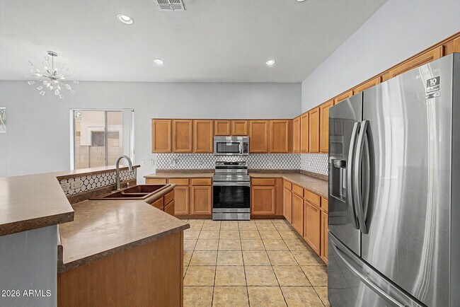 Building Photo - 7233 W Paradise Ln