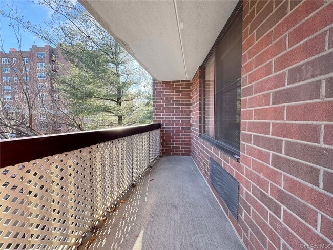 Building Photo - 777 N MacQuesten Pkwy