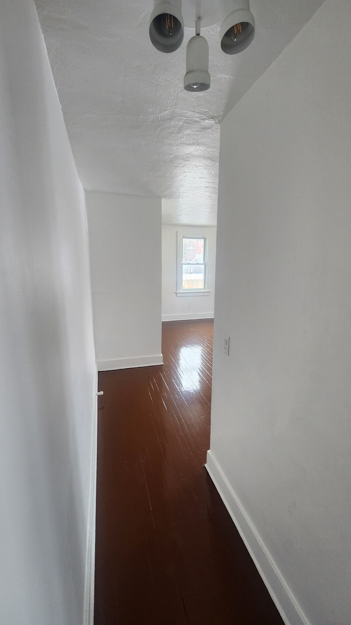 Building Photo - 33 Day St