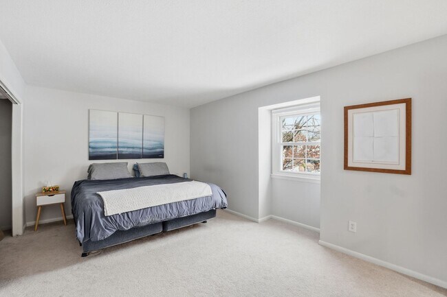 Building Photo - Updated 4BR Home with Finished Basement Minutes to Glenmont Metro!