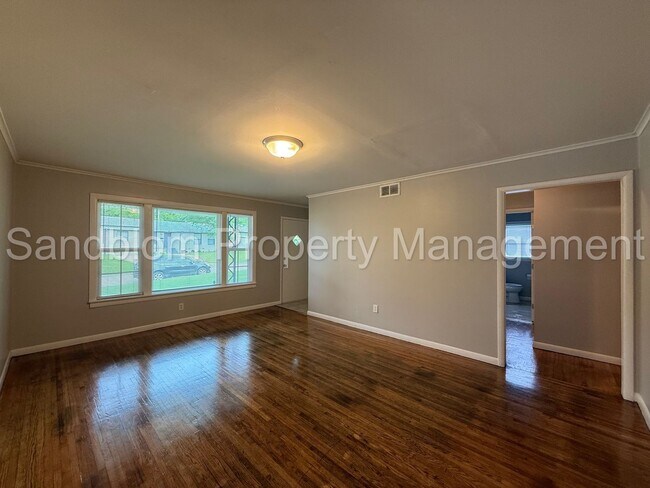 Building Photo - FOR LEASE | Tulsa | $1300 Rent | 3 Bed, 1 ...