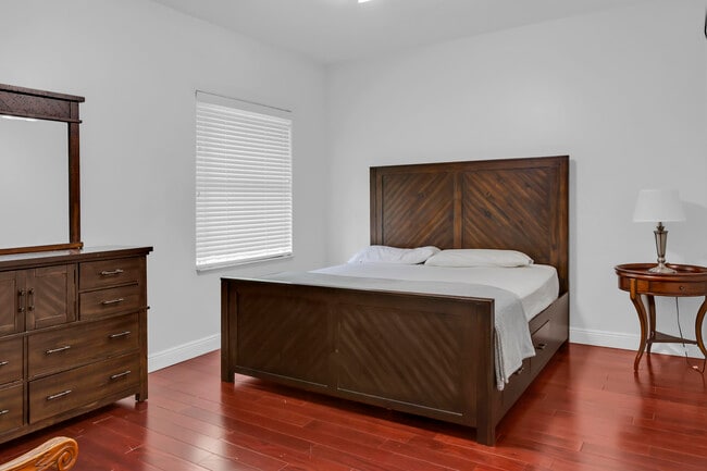 Building Photo - 12121 70th Pl N