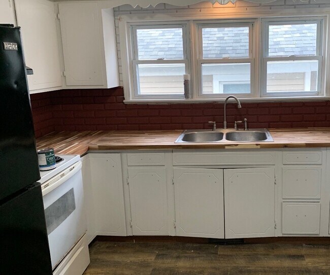 Building Photo - 64 Ontario St