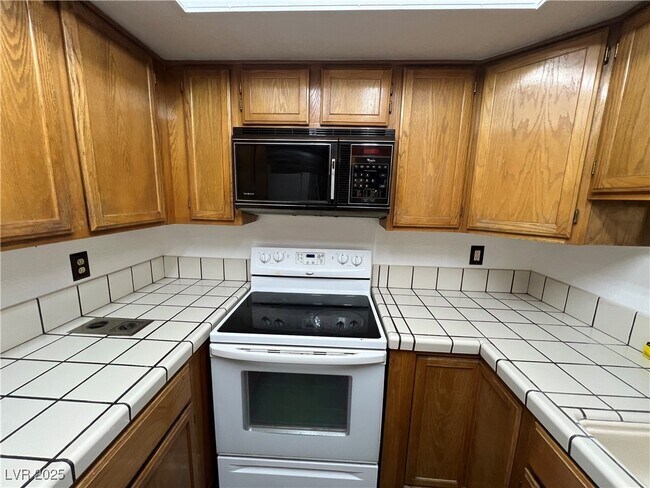 Building Photo - 5070 Jeffreys St