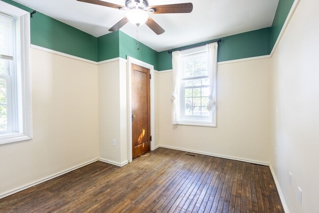 Building Photo - Lovely 3 BR/1.5 BA Semi-Detached Home in S...