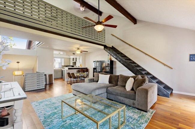 Building Photo - 727 Davis Rd