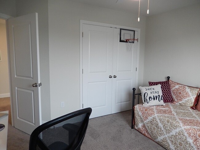 Building Photo - 2886 Fontana St