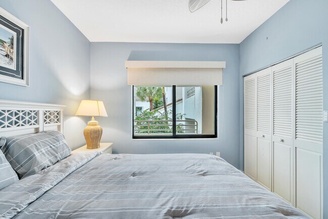 Building Photo - 827 Oak Harbour Dr