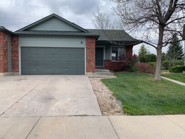 Primary Photo - STUDENTS WELCOME! 3 Bed, 2 Bath Duplex in ...