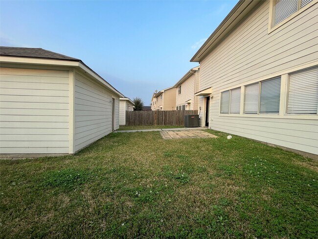 Building Photo - 11913 Longwood Garden Way