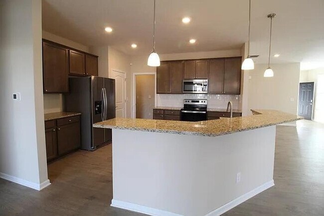 Building Photo - 409 Halton Dr