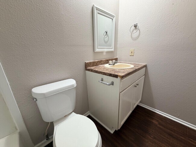 Building Photo - 3302 Salisbury Ave