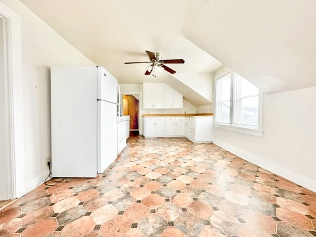 Building Photo - 123 S Clay St