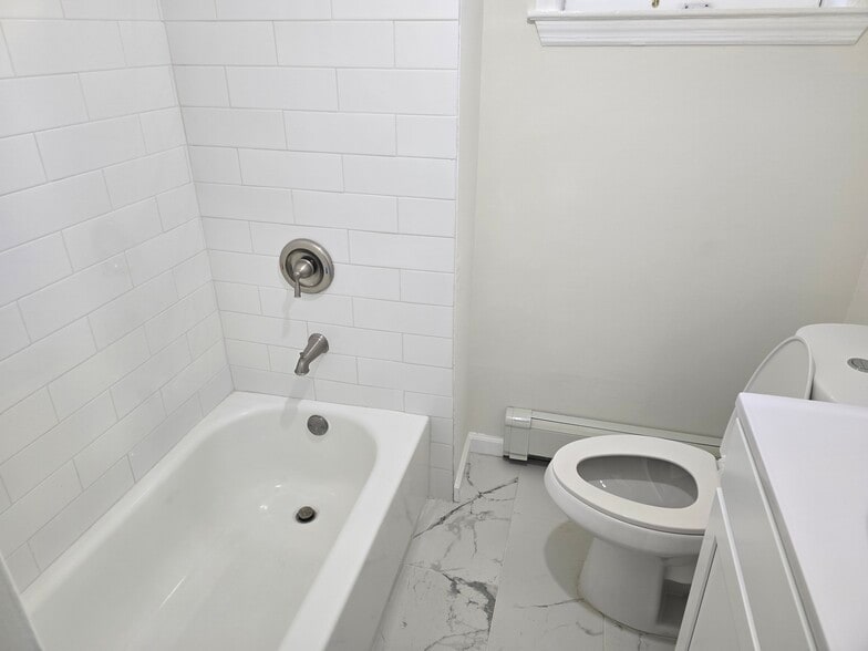 Building Photo - 1208 7th Ave