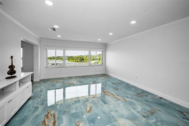 Building Photo - 100 Bluff View Dr