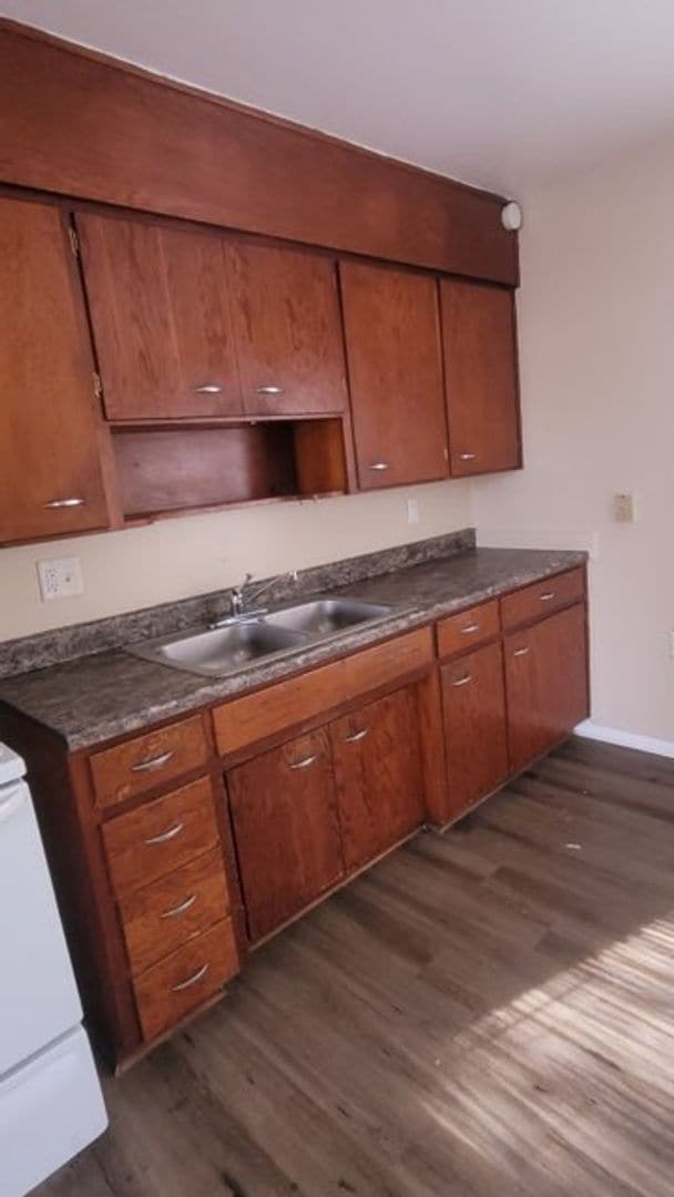 Building Photo - Two Bedroom One Bath