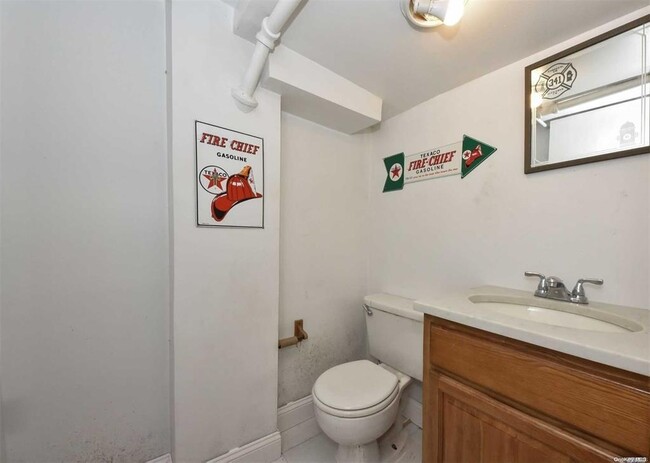 Building Photo - 16 Lindbergh Ave