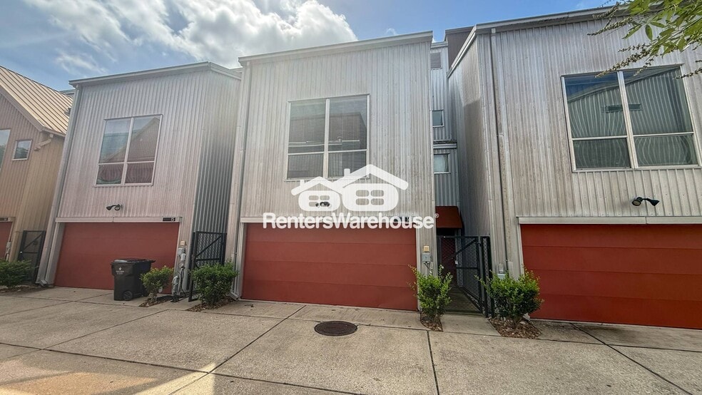Building Photo - 2605 Calumet St