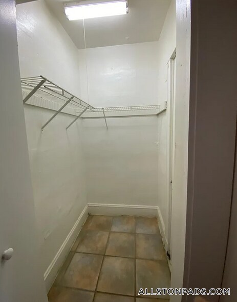 Building Photo - 11 Barrows St