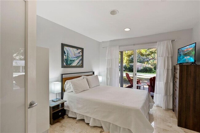 Building Photo - 900 Mallery St