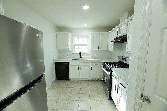 Building Photo - 108 7th St N