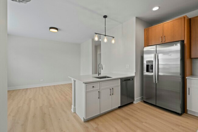 Building Photo - 432 S Maple Ave