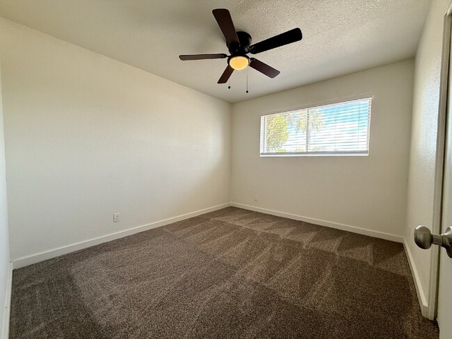 Building Photo - Charming 3-Bedroom Oasis with 2 Full Baths...