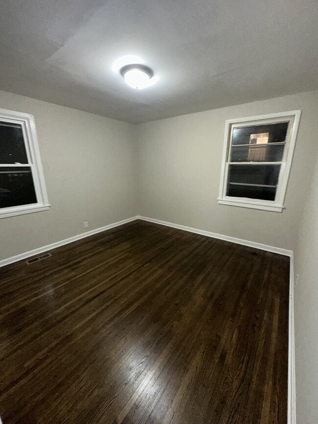 Building Photo - 2211 Larimore Dr