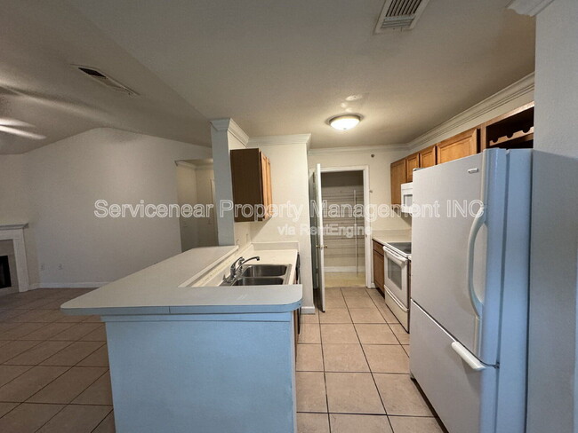 Building Photo - 18320 Bridle Club Dr